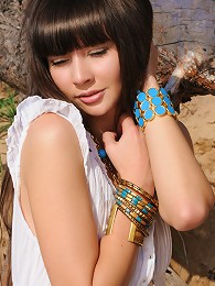 Dark haired honey